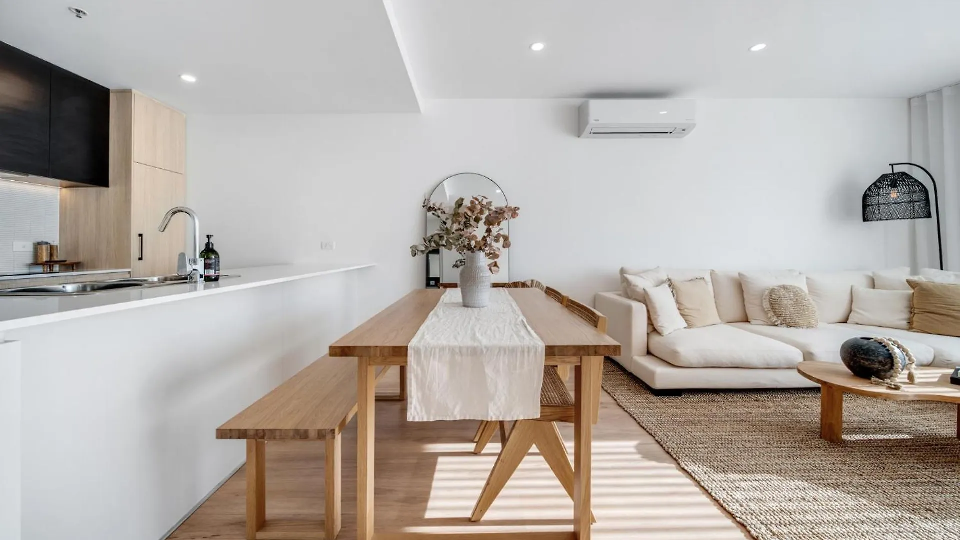 Spacious 1-Bed Apartment With Gym, Bbq & Parking Kingston