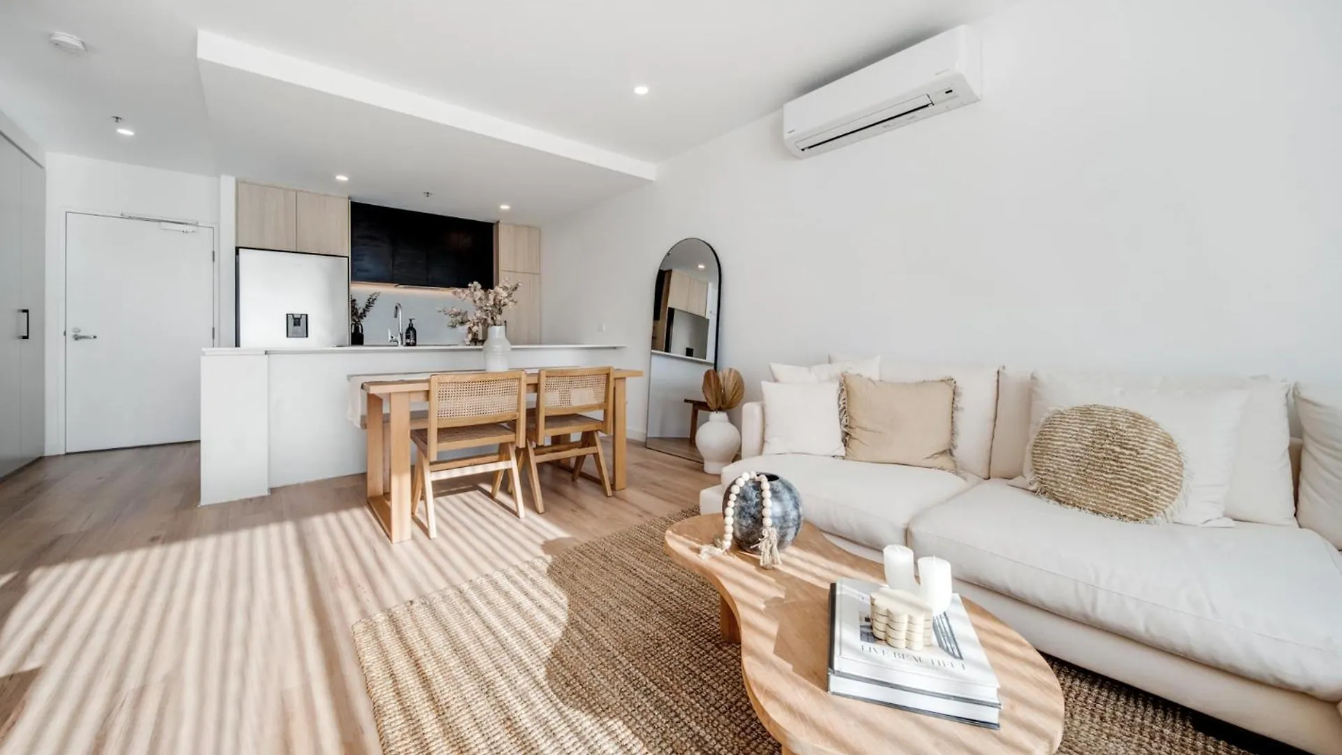 Spacious 1-Bed Apartment With Gym, Bbq & Parking Kingston 0*,  Australia