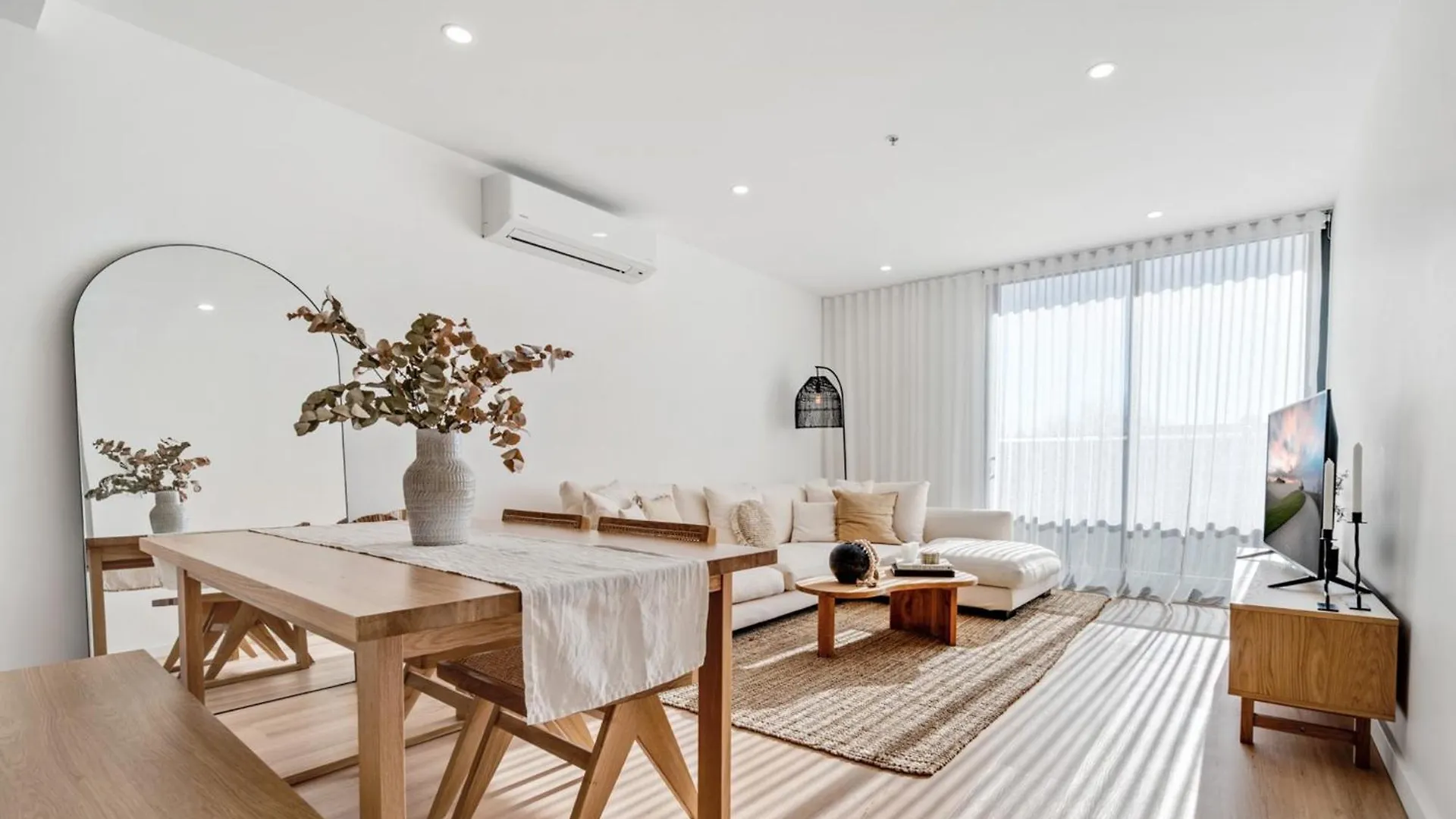 Spacious 1-Bed Apartment With Gym, Bbq & Parking Kingston