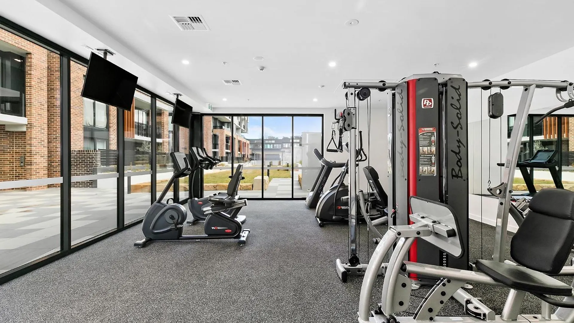Spacious 1-Bed Apartment With Gym, Bbq & Parking Kingston Australia